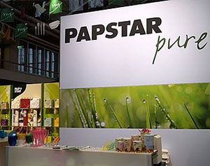 pressemeldung-papstar-messestand-1