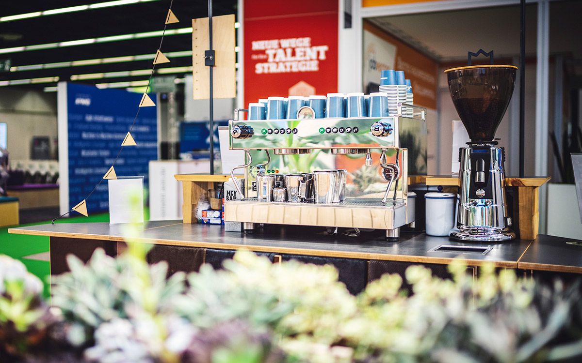 RocketExpo Messebau stellenanzeigen Kaffeemaschine